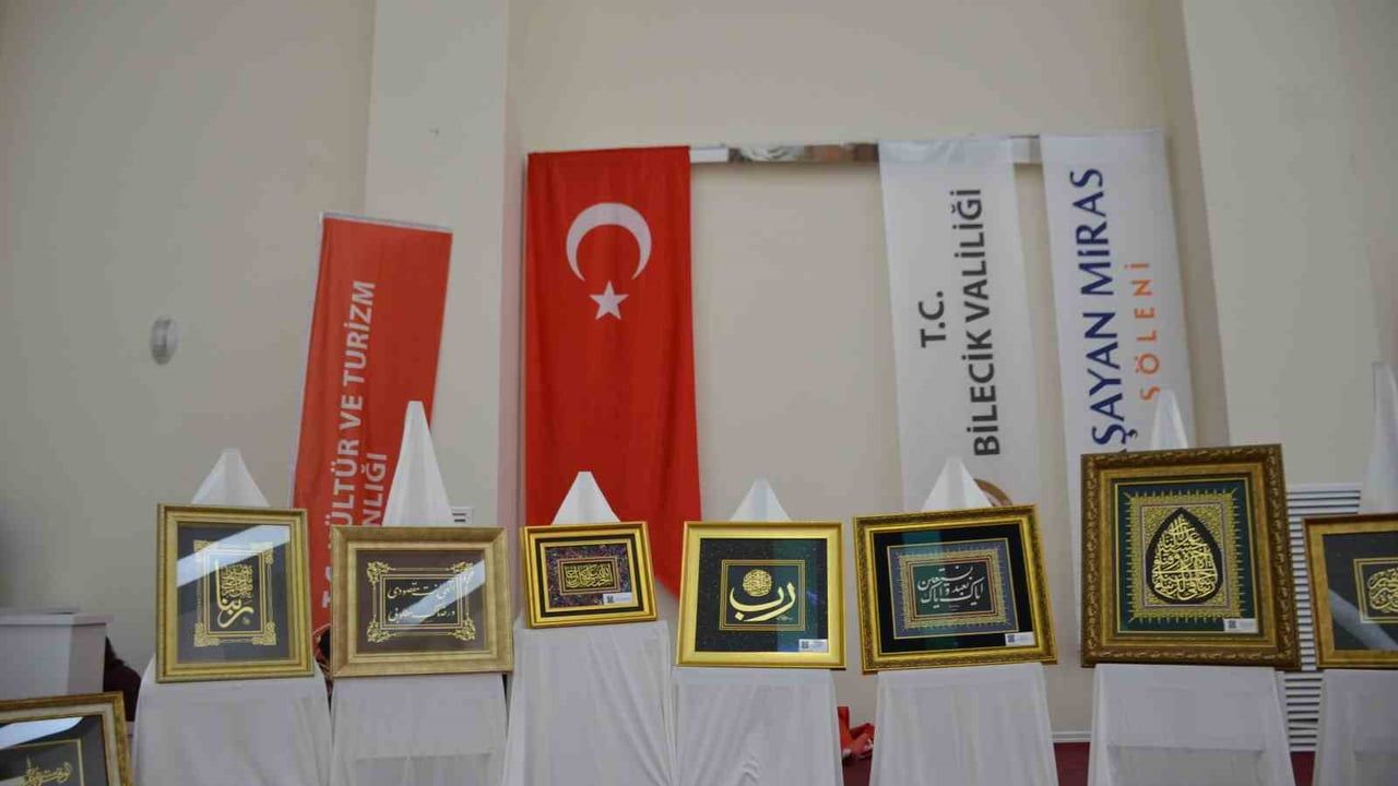 Bursa’da Polis Memuru Recep Ulu, Mesai Dışında Naht Sanatıyla Cami ve Türbelere Hat Tabloları Hazırlıyor