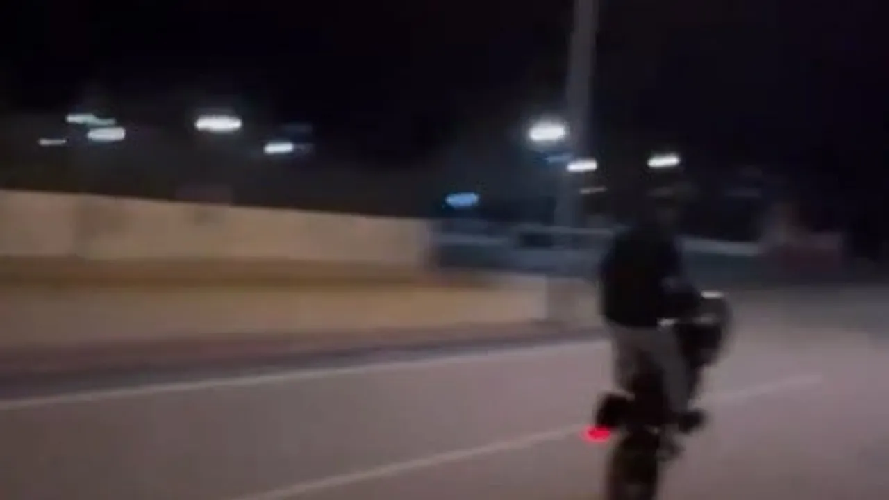 Bursa'da polis yeleği giyen sürücü trafikte akrobatik hareket yaparken yakalandı