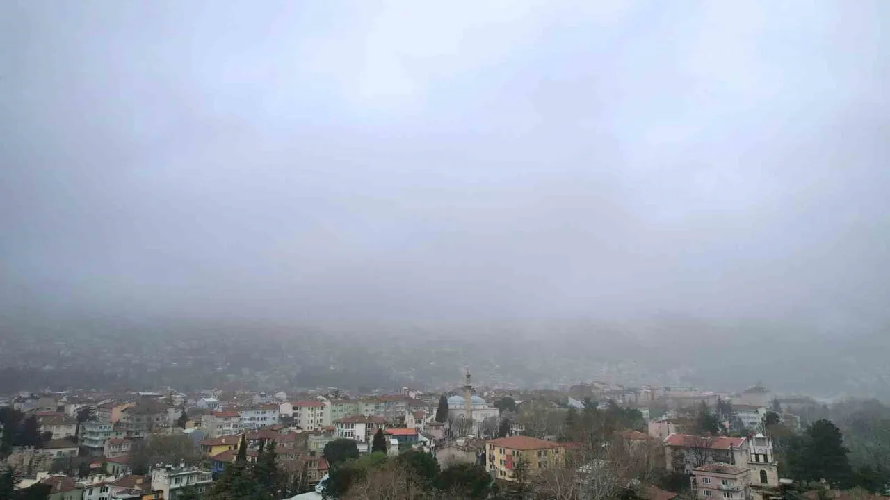 Bursa’da sabah sisleri şehir siluetini kapladı