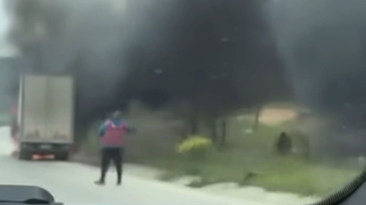 Bursa'da seyir halindeki kamyon alev aldı; itfaiye yangını söndürdü