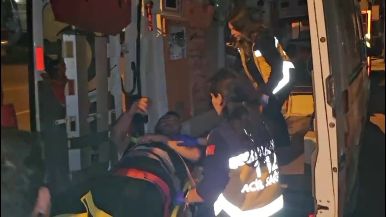 Bursa'da Tophane surlarında intihar tehdidi: 4 saat süren ikna çabalarının ardından kişi düştü