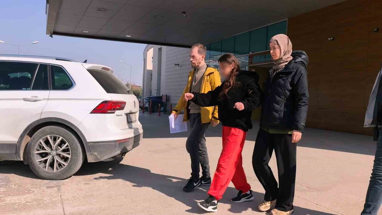 Bursa İnegöl'de iki genç kız arasında bıçaklı kavga: 1 şüpheli adliyeye sevk edildi