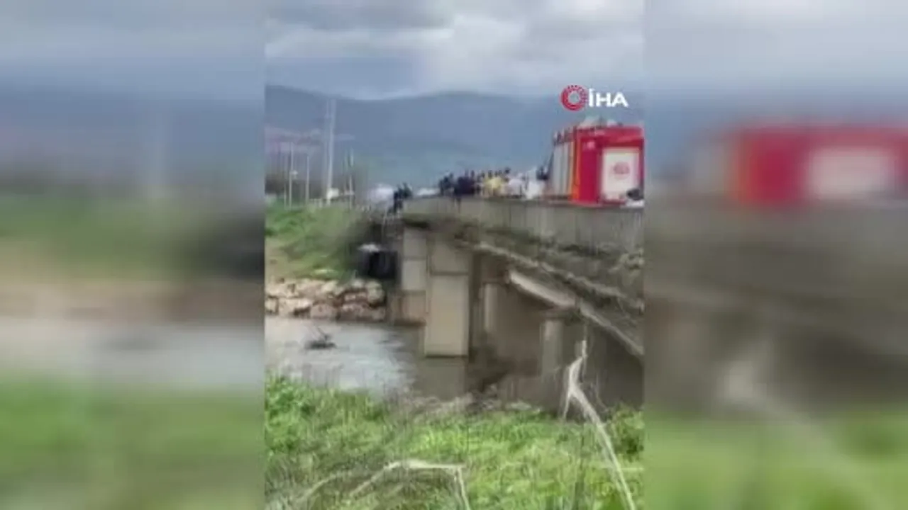 Bursa İnegöl'de zincirleme trafik kazası: 4 yaralı, bir araç dere yatağına düştü