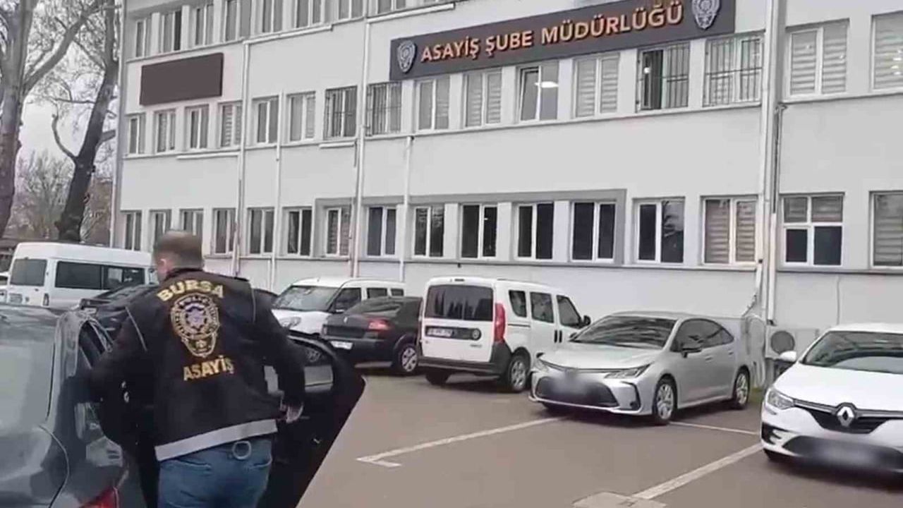 Bursa merkezli operasyonda çeşitli suçlardan aranan 15 şüpheli yakalandı