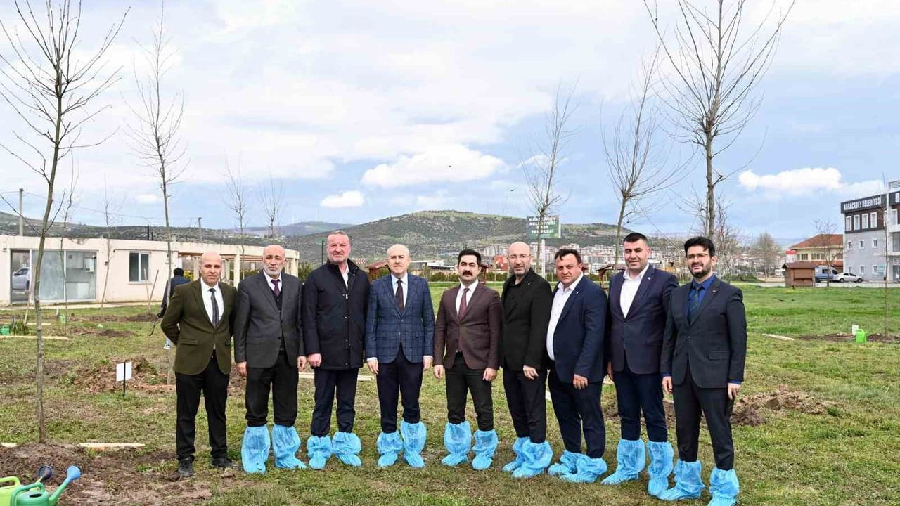 Bursa’nın Fethinin 700'üncü Yılında Karacabey'de 77 Çınar Fidanı Toprakla Buluştu
