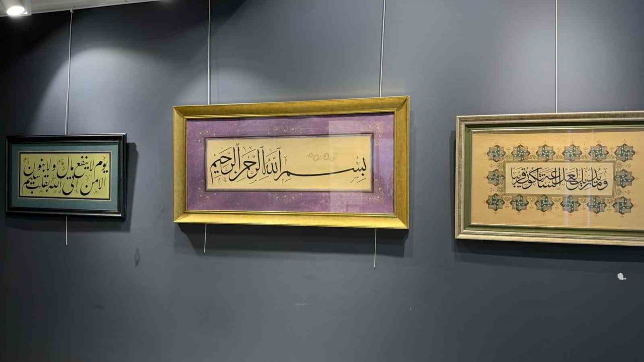 Bursa'nın fethinin 700. yılında 55 hat eserinin sergilendiği 'Bursa'nın Kalem Güzelleri' sergisi