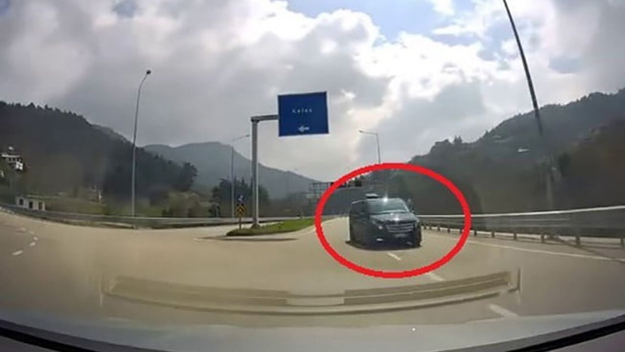 Bursa Orhaneli Karayolu'nda ters yönden gelen minibüs kaza tehlikesi yarattı