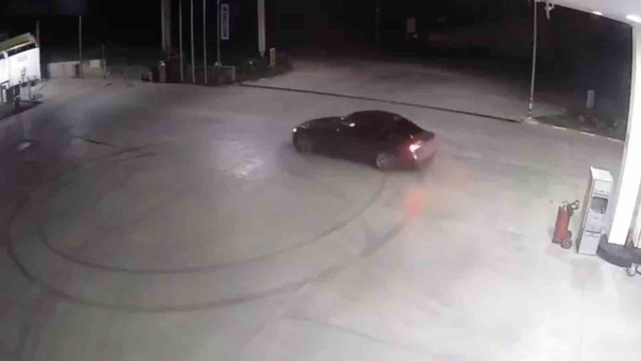 Bursa Osmangazi'de benzin istasyonunda drift yapan sürücüye 140 bin TL para cezası