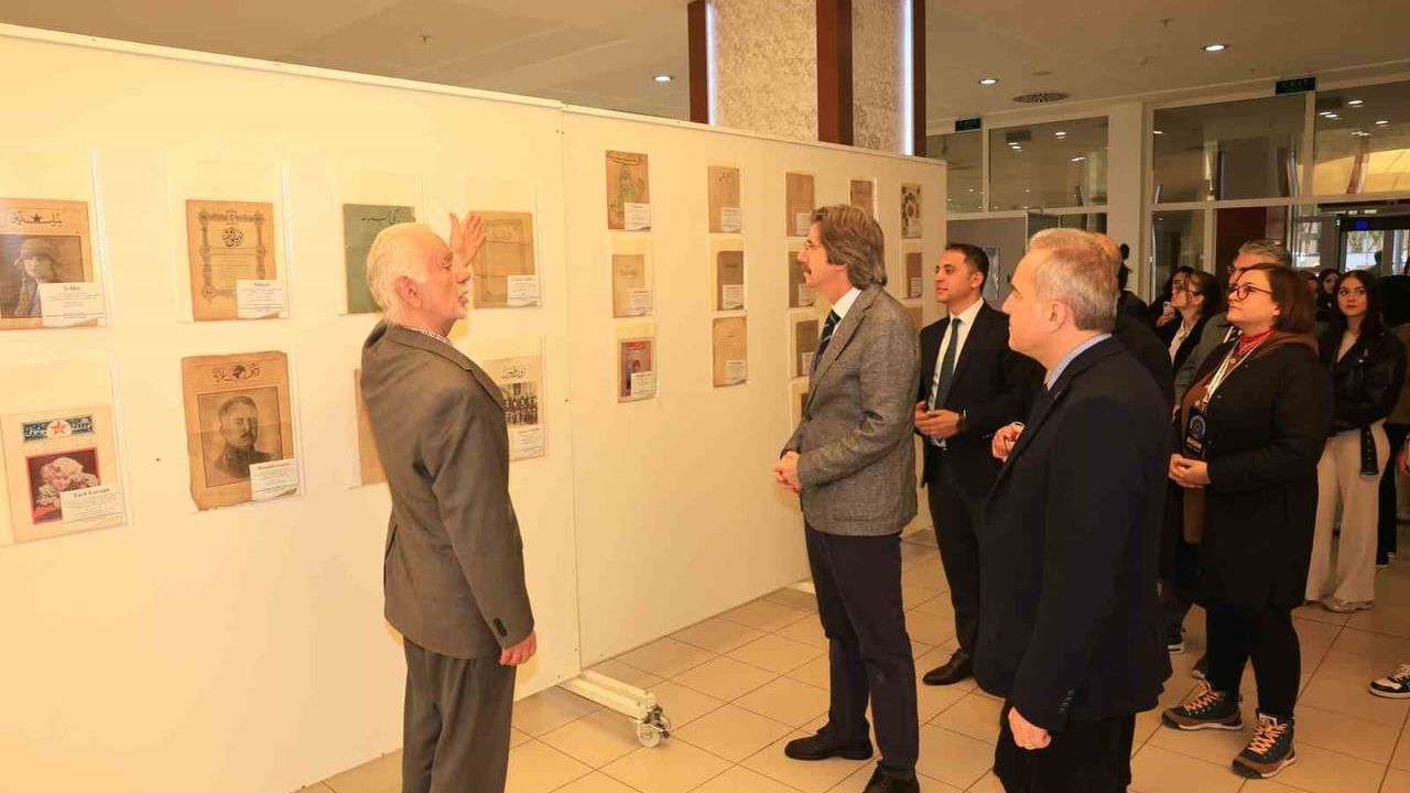 BUÜ'de '1886-1928 Osmanlıca Dergilerin İlk Sayıları' sergisi açıldı