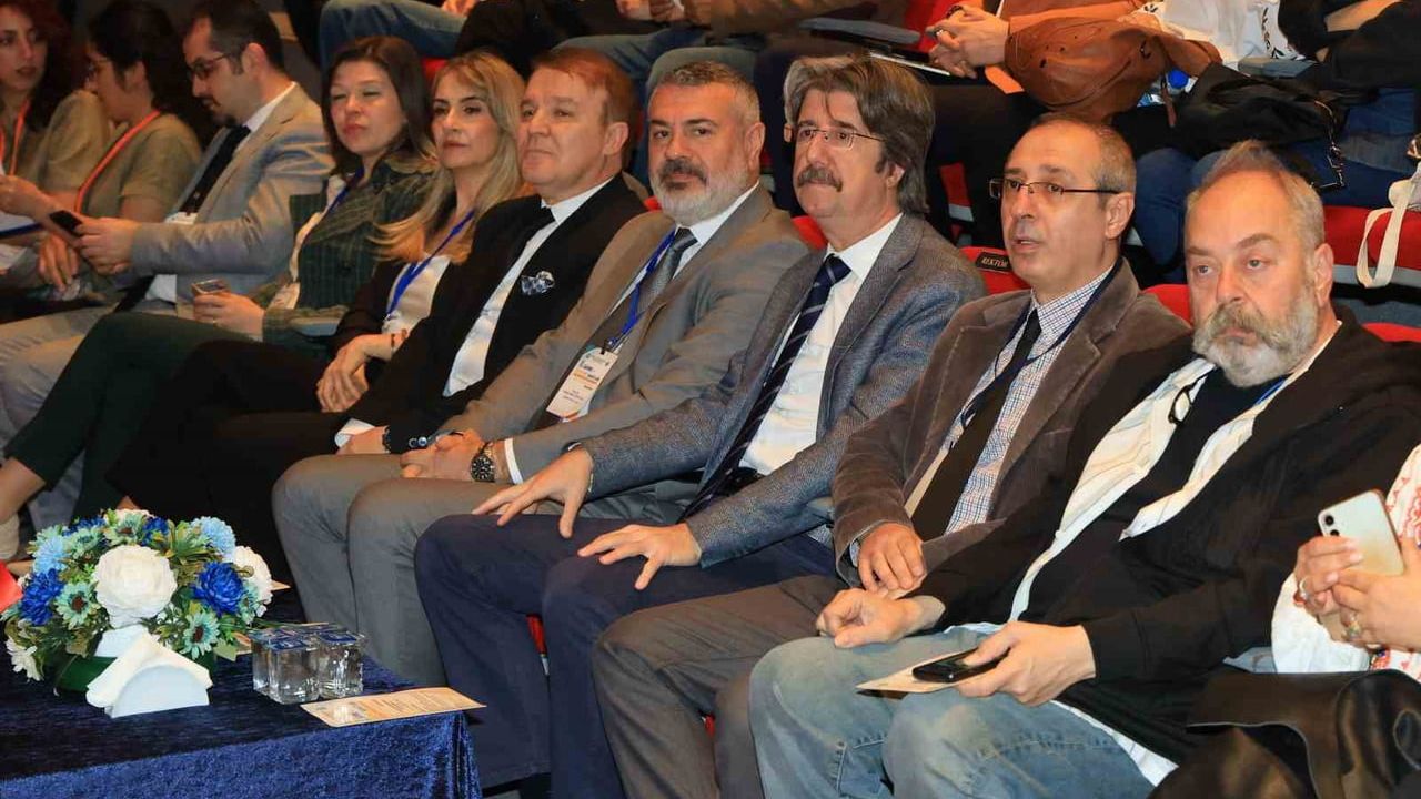 BUÜ'de Sanatın ve Sanatçının Geleceği Tartışıldı: Dijitalleşme ve Yapay Zeka Öne Çıktı