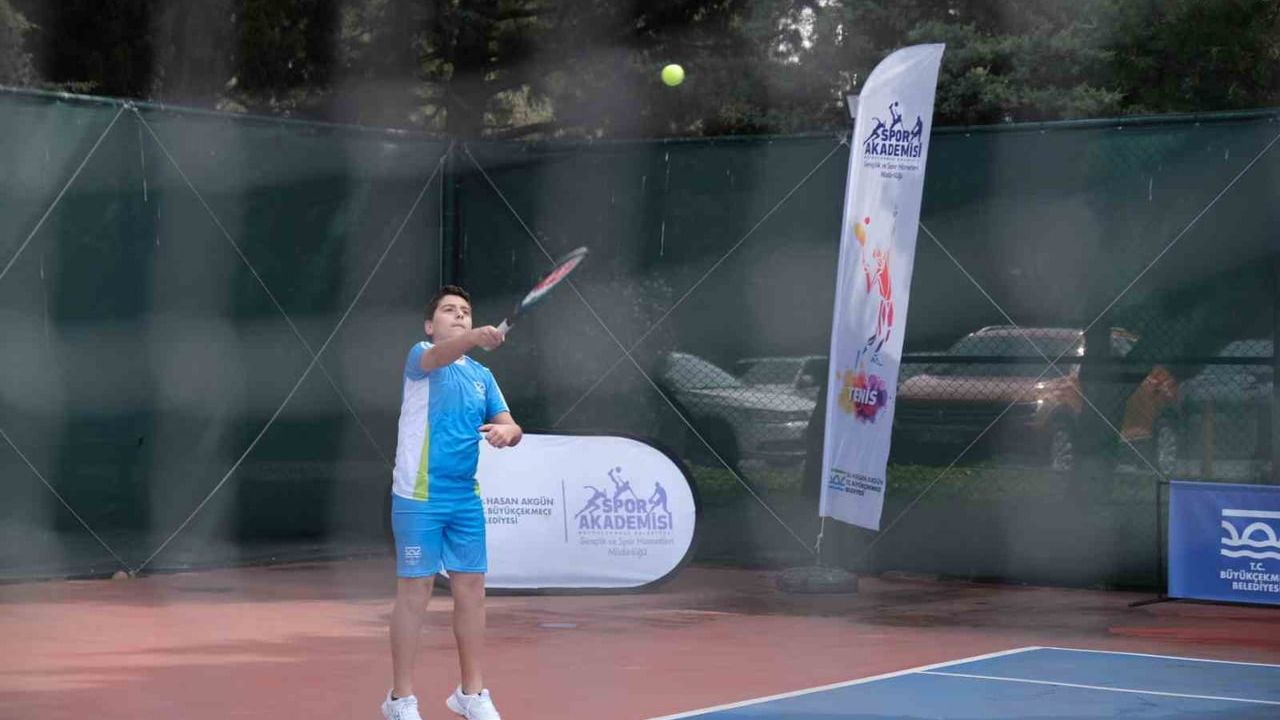 Büyükçekmece Bahar Şenliği Çocuk Tenis Turnuvası Çağla Büyükakçay ile renklendi