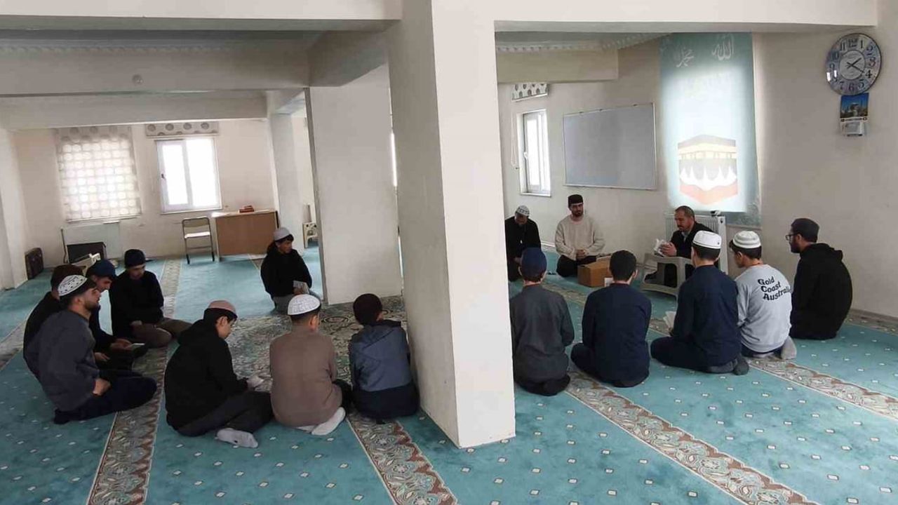 Çaldıran Müftülüğü’nden hafız adaylarına her ay kitap tahlili programı