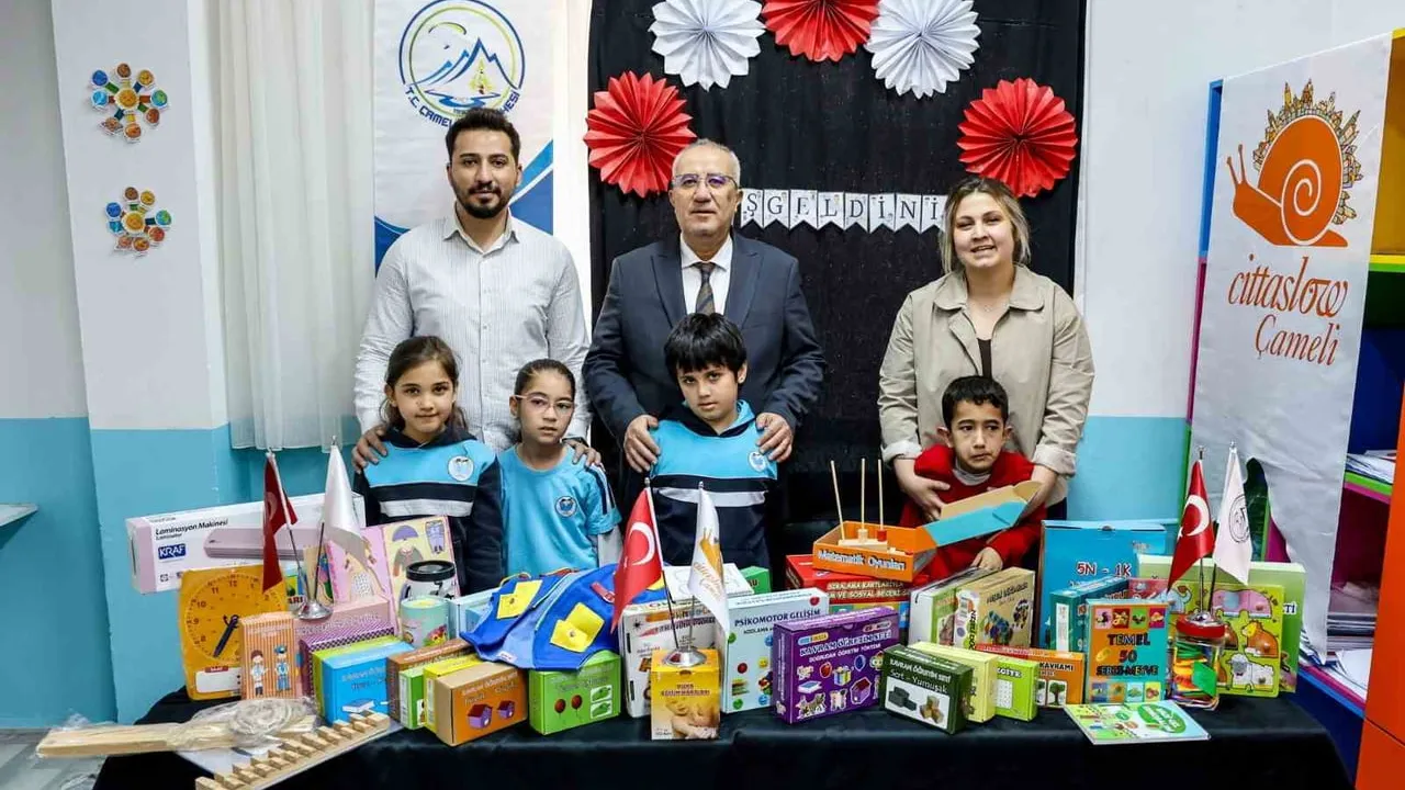 Çameli'de özel eğitim öğrencilerine öğretici materyal desteği