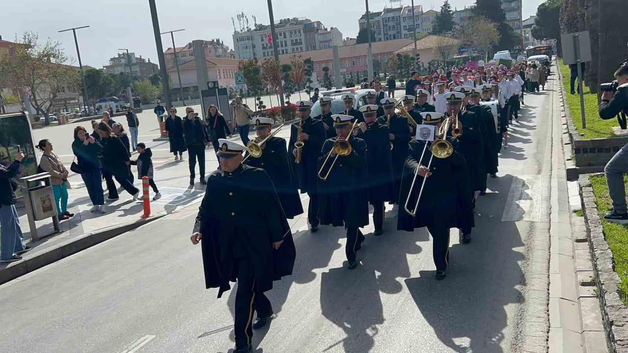 Çanakkale'de 50'inci Turizm Haftası Atatürk Anıtı'na Çelenk Töreniyle Başladı
