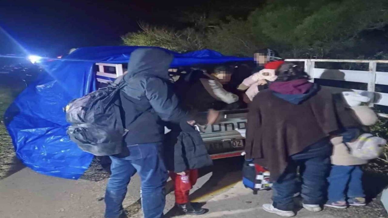 Çanakkale'de 9 operasyonda 77 kaçak göçmen yakalandı; 2 organizatör tutuklandı
