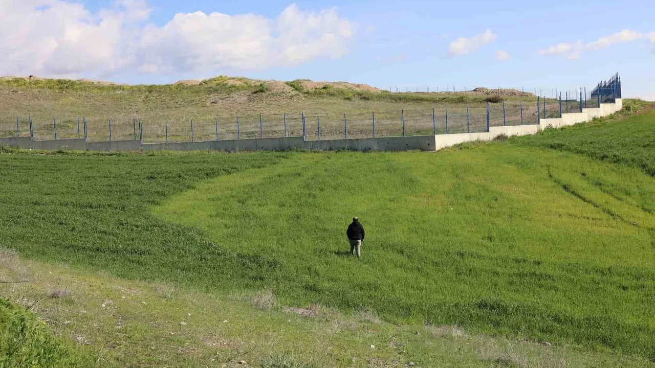 Çankırı'da çiftçi: AKO Akü Fabrikasından aktığı iddia edilen sular tarlaları kullanılamaz hale getirdi