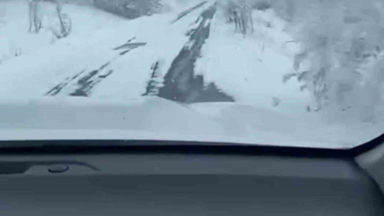 Çankırı'nın yüksek rakımlı ilçelerinde kar yağışı etkili oldu