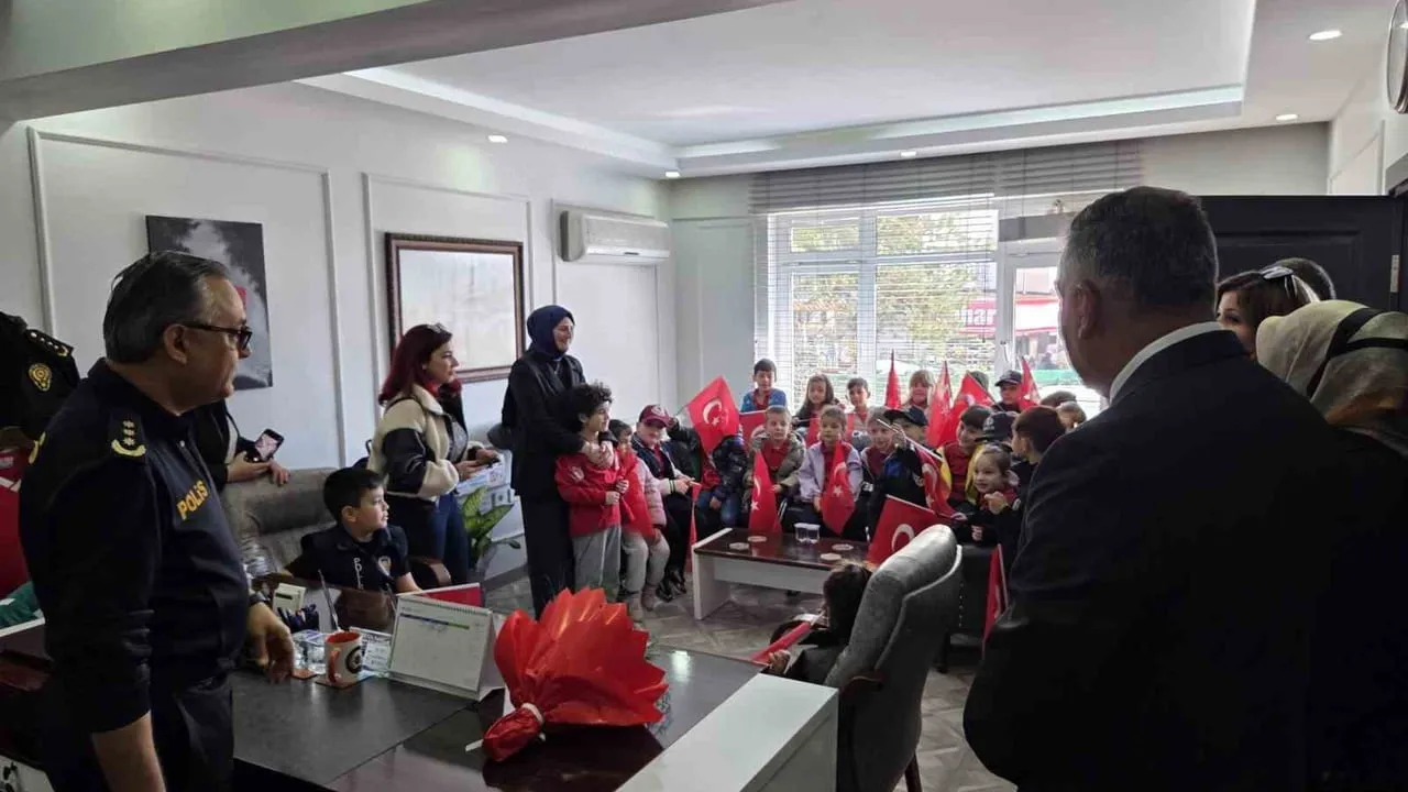 Çarşamba'da anaokulu öğrencileri Polis Haftası'nı İlçe Emniyet Müdürlüğü'nde kutladı