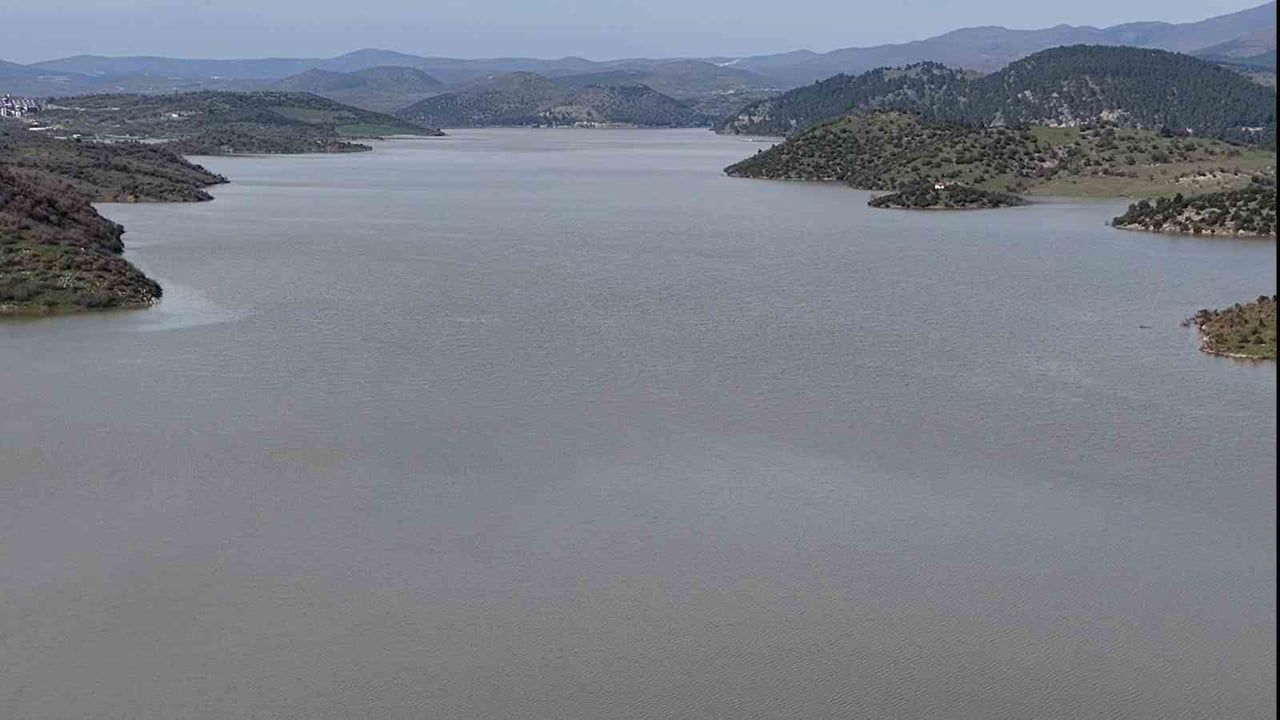 Çaygören Barajı 18 yıl sonra yüzde 98'e ulaştı; kontrollü tahliye tarım arazilerini su altında bıraktı