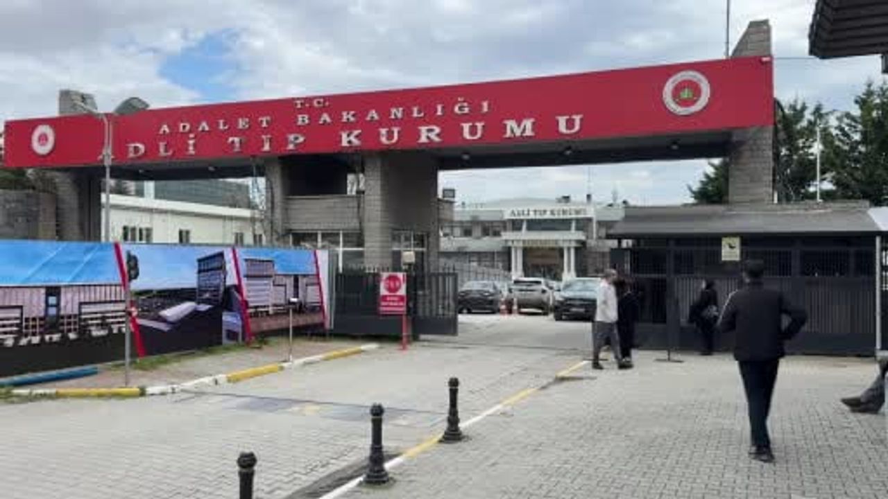 Çekmeköy’de anne ve oğlu öldürüldü; cenazeler Adli Tıp'tan aileye teslim edildi