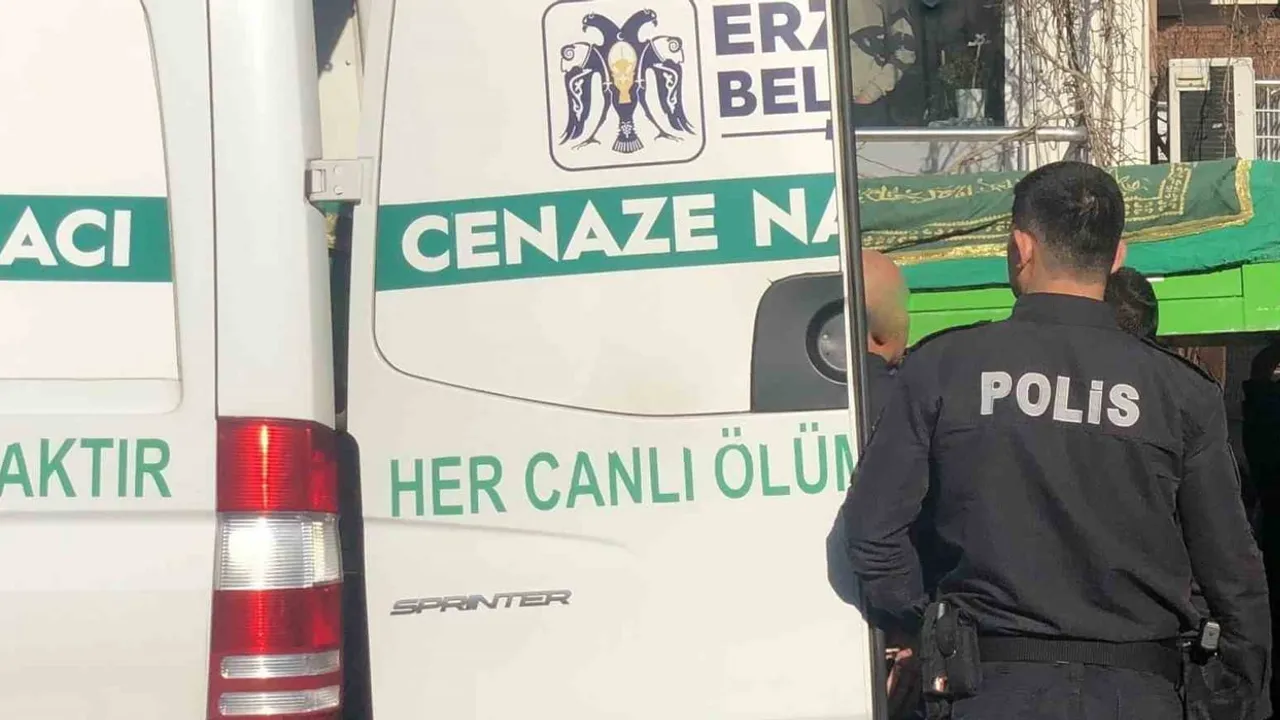 Çekmeköy'deki aile faciasında hayatını kaybeden anne ve oğul Kemah'ta toprağa verilecek
