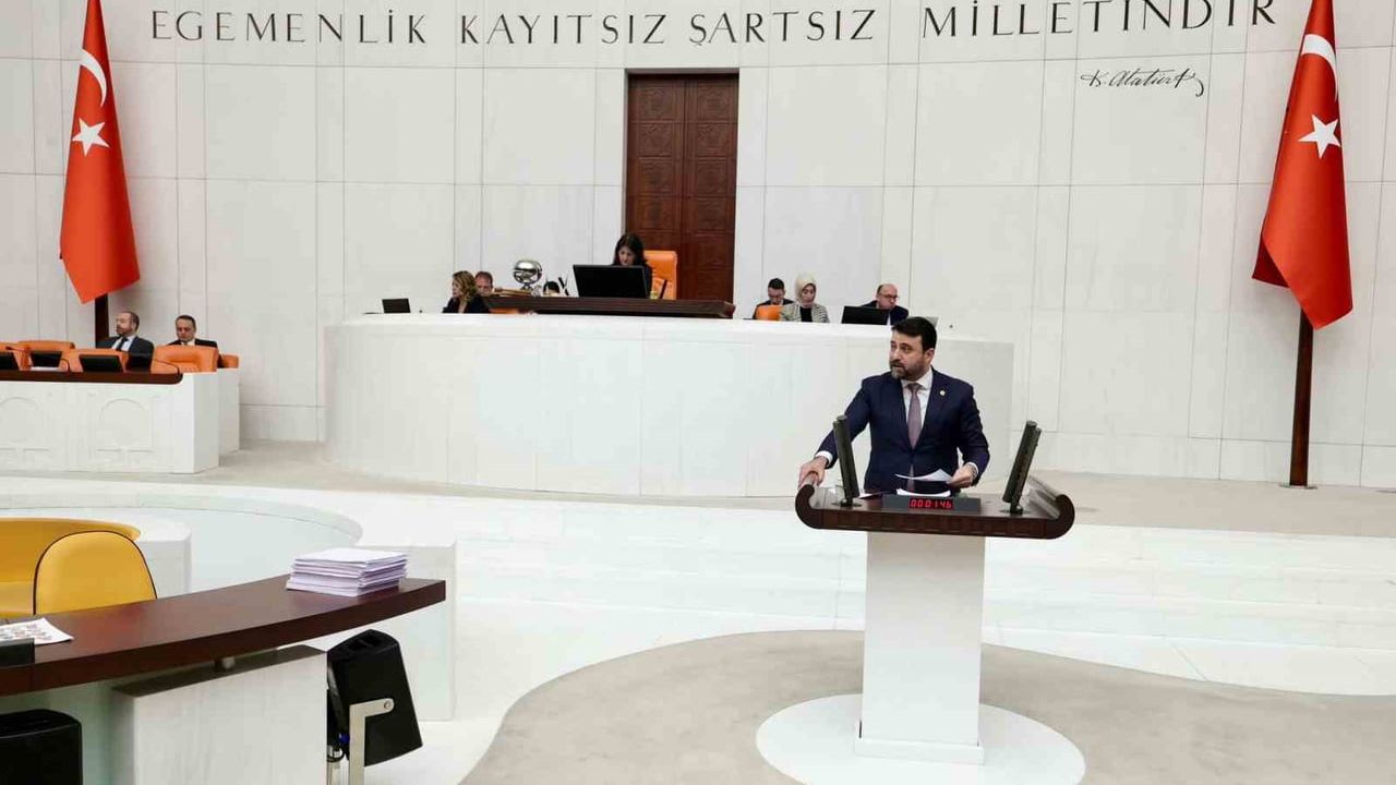 Cem Şahin: "Bizler seçimle iktidara geldik" — Bakan Yardımcılarının Siyasi Niteliği ve Liyakat Tartışması