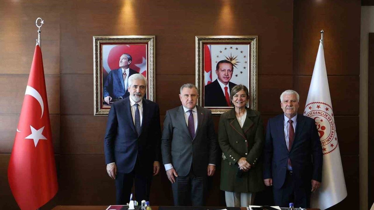 Çermik'e olimpik yüzme havuzu, gençlik merkezi ve 4 halı saha yapılacak