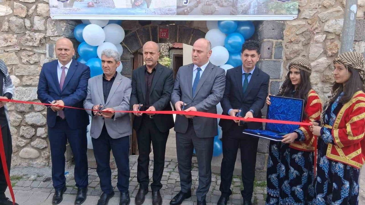 Çermik’te öğrenciler 'Köklerden Geleceğe Çermik' sergisini açtı