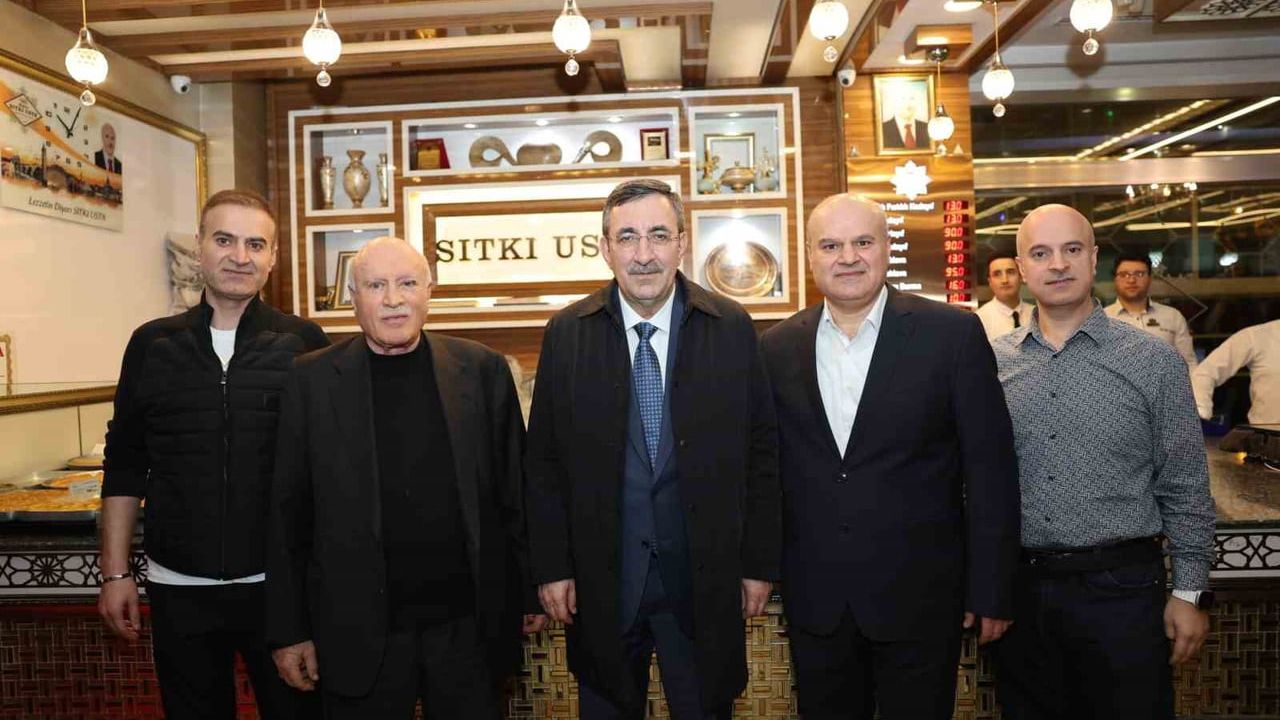 Cevdet Yılmaz Diyarbakır'da Meşhur Kadayıfçı Sıtkı Usta'yı Ziyaret Etti