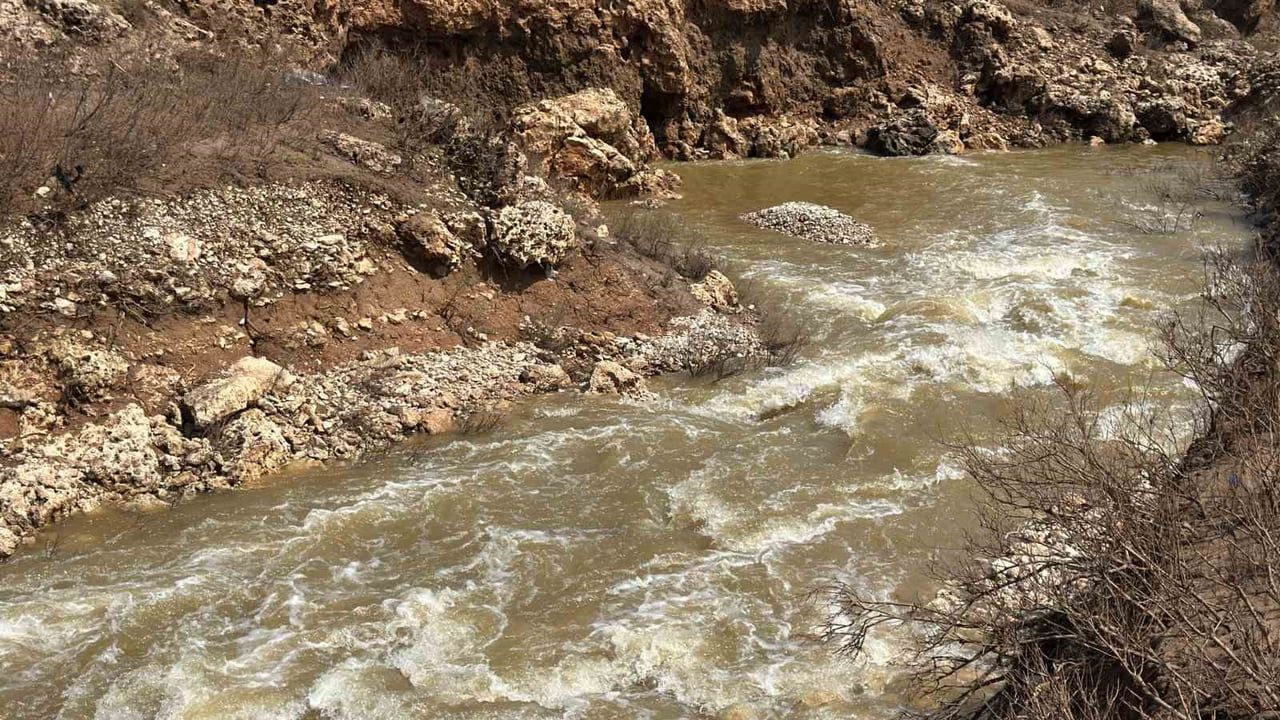 Ceylanpınar’da dere suyu girdapta kayboluyor: Bölge halkı çözüm bekliyor