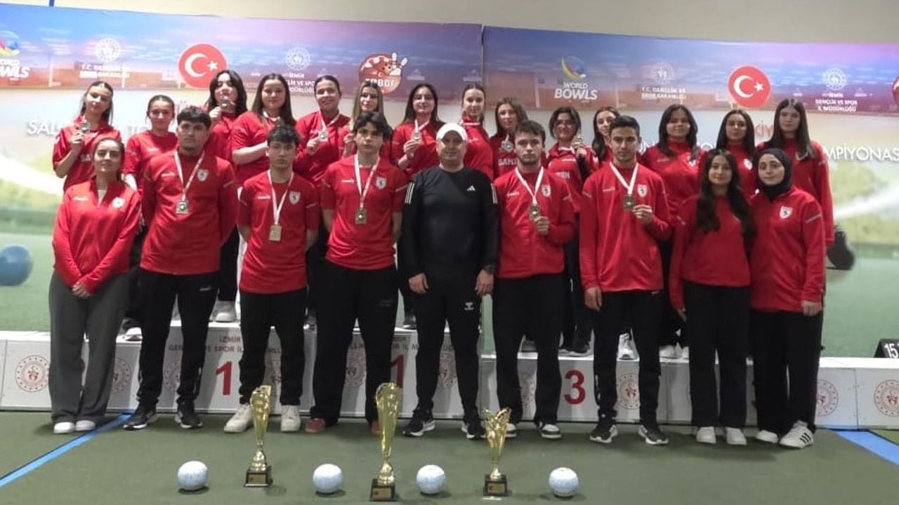 Çim Topunda Samsunspor İmzalı Başarı: Genç Erkeklerde Şampiyon, Genç Bayanlarda İkincilik