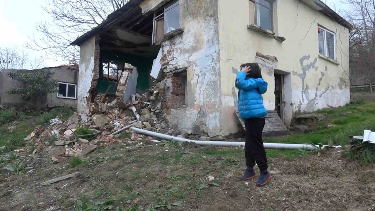 Çınarcık'ta yan parseldeki inşaat kazısı evin yıkılmasına yol açtı: 78 yaşındaki İrfan Güngör evsiz kaldı