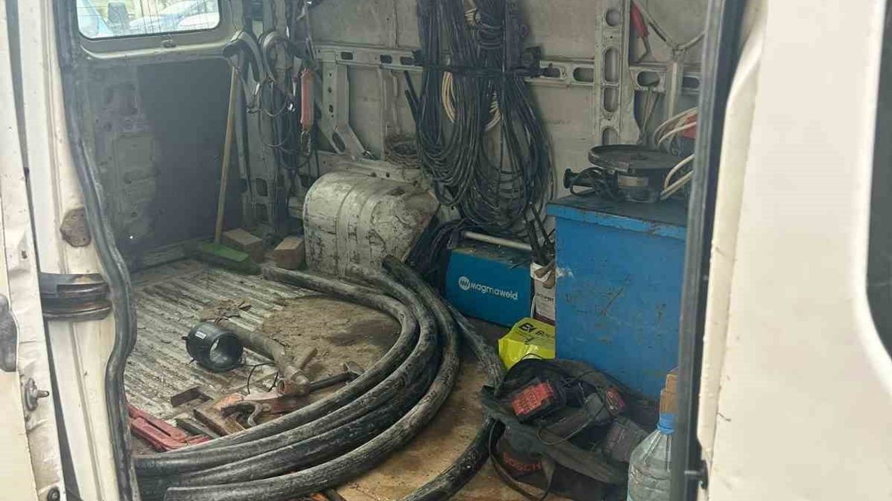 Çine'de 50 Metrelik Bakır Kablo Ele Geçirildi; İki Şüpheli Tutuklandı