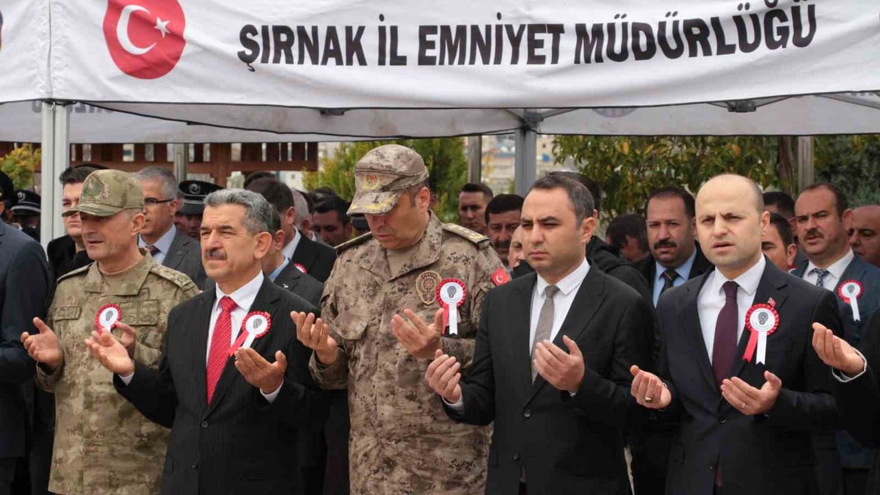 Cizre'de Polis Haftası Etkinliği: Şehitler Anıtına Karanfil Bırakıldı, Dualar Edildi