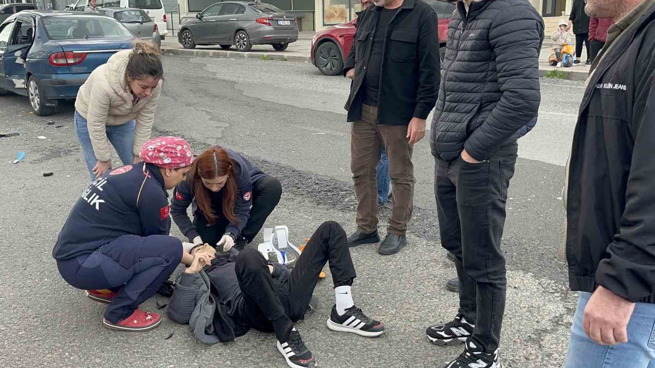 Çorlu'da otomobil ile motosiklet çarpıştı: 2 genç yaralandı