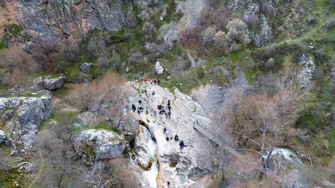 Çorum Boğazkale'de İlkbahar Manzaraları: Hitit Yolu, Budaközü Vadisi ve Hoşur Şelalesi