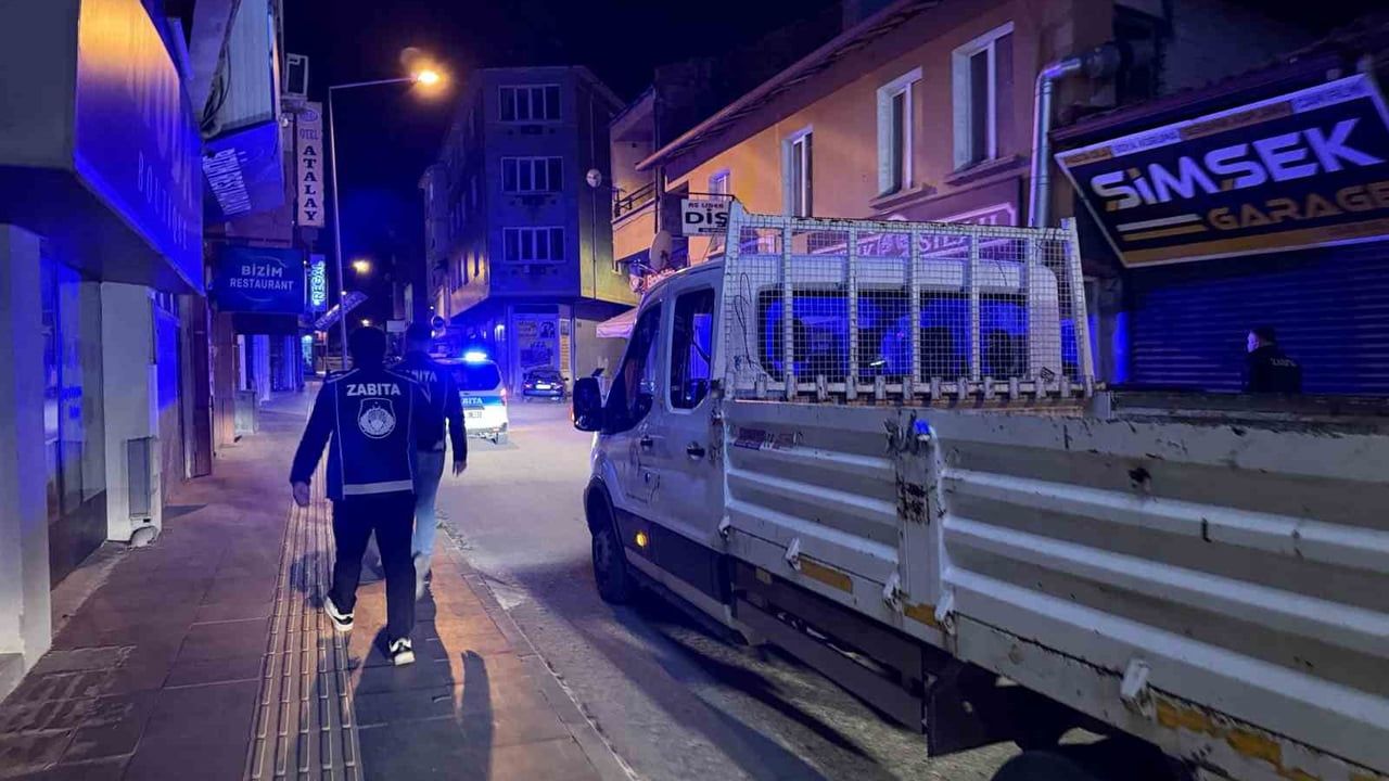 Çorum'da Gece Denetimi: Kaldırım ve Yol İşgaliyle Mücadele Sürüyor