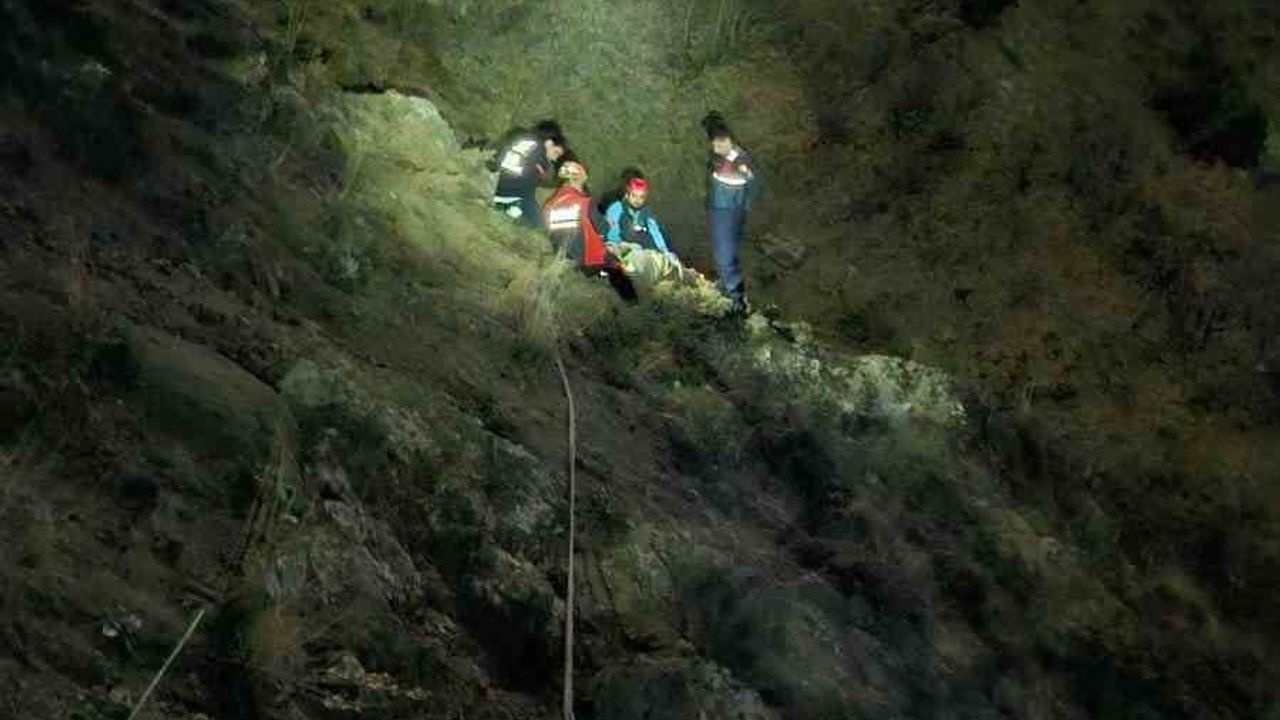 Çorum'da mantar toplarken uçurumdan düşen kişi, AFAD ve komandoların 5 saatlik çalışmasıyla kurtarıldı