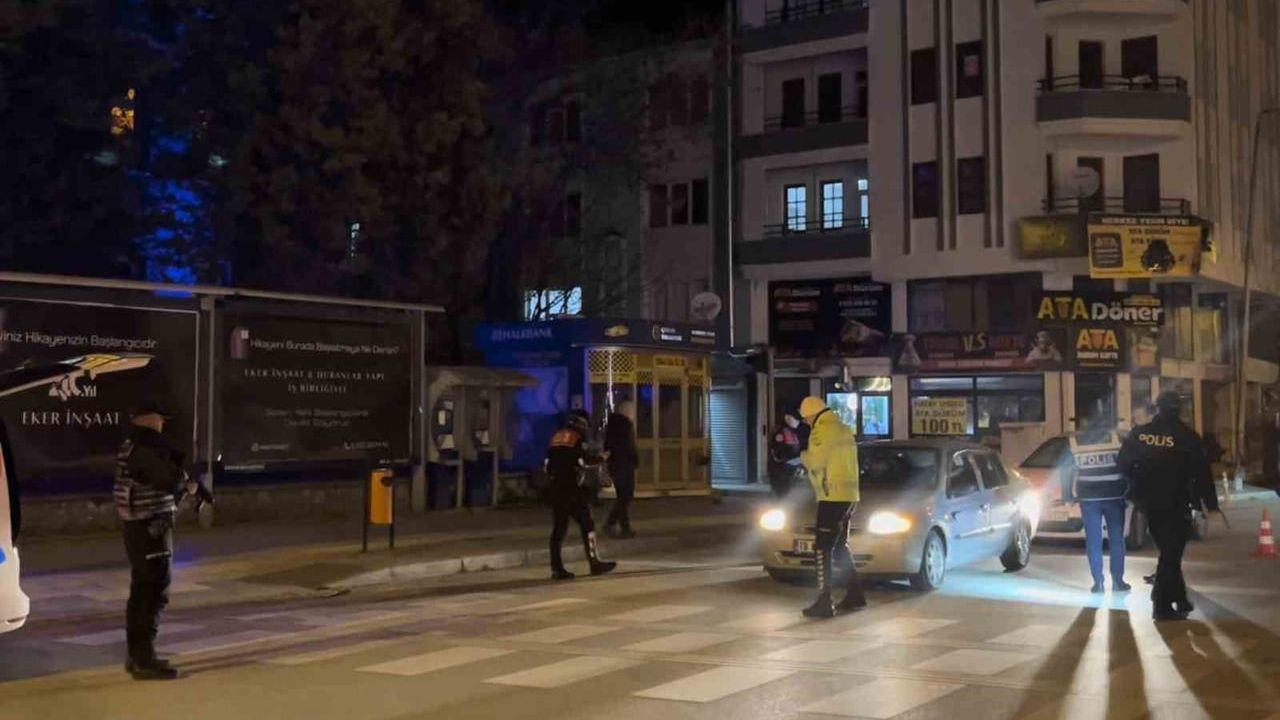 Çorum’da polis huzur uygulaması: araç ve vatandaşlarda kimlik sorgulaması yapıldı