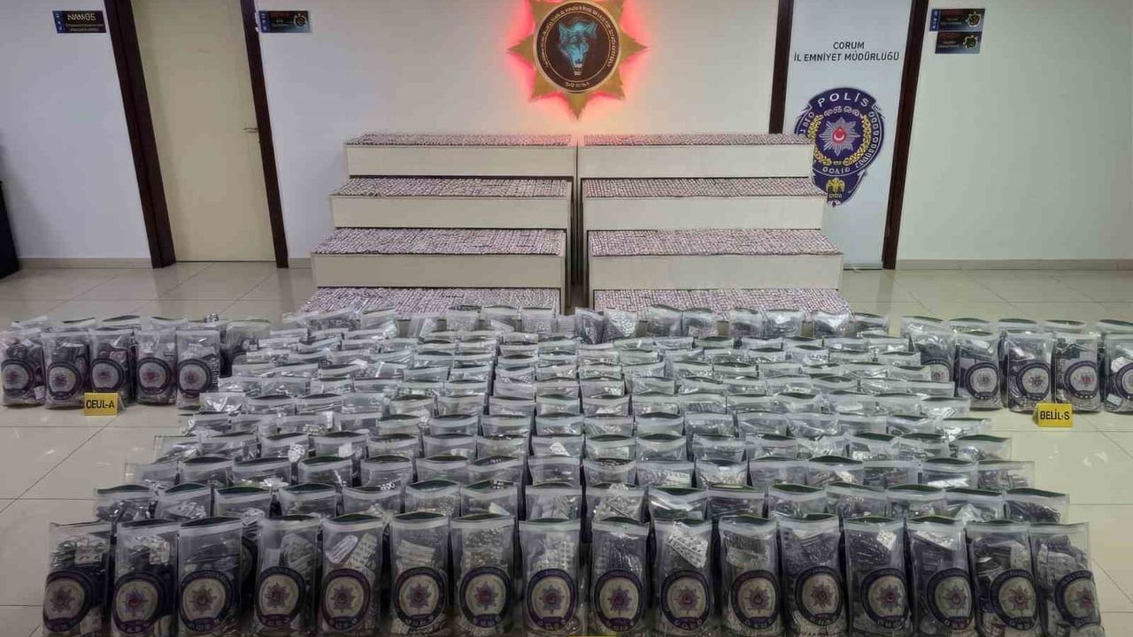 Çorum Osmancık'ta polis operasyonu: 249 bin 424 sentetik ecza ele geçirildi