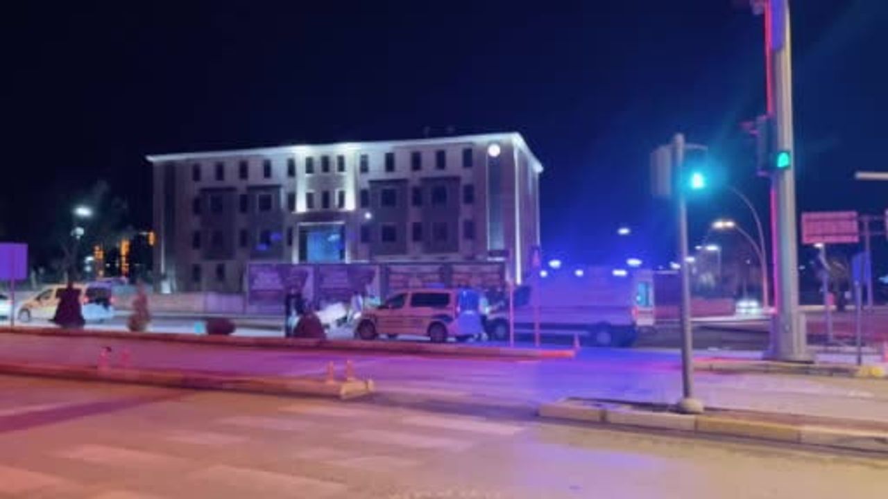 Çorum Tuzcular Kavşağı'nda iki otomobil çarpıştı: 1 yaralı