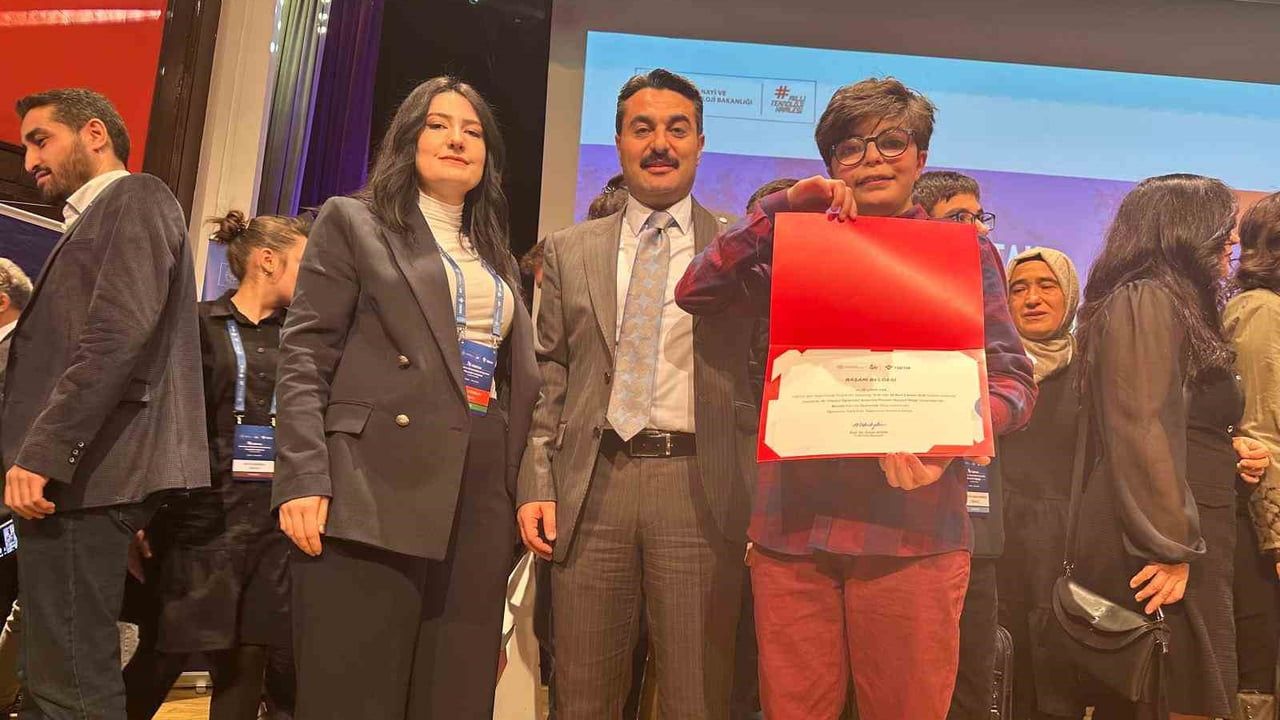 CÜ Vakfı Okulları öğrencisi TÜBİTAK 2204-B Kayseri Bölge Finali'nde 3’üncü oldu