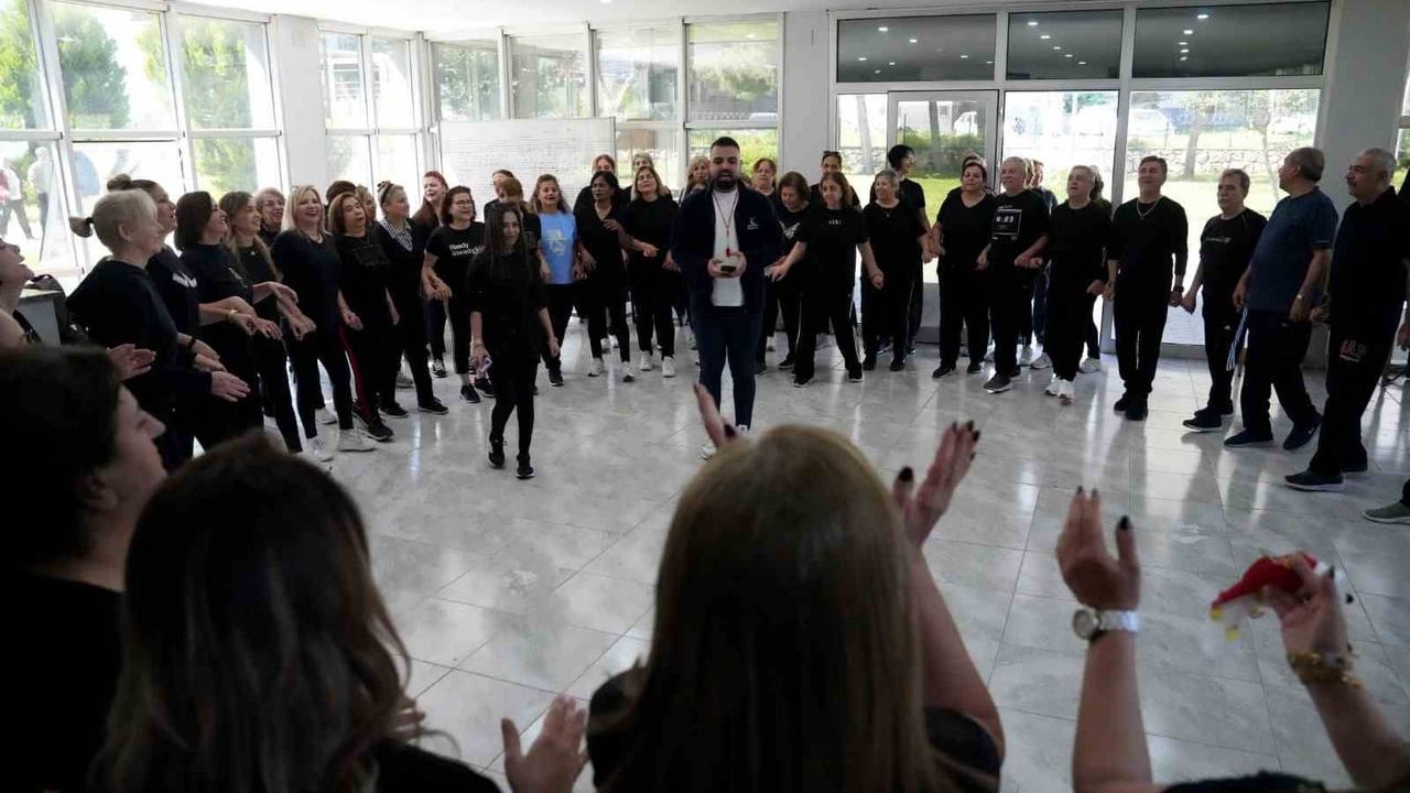 Çukurova'da Halk Oyunları Kursları: Ceren Özdemir Müzik Atölyesi'nde Kültürel Miras Korunuyor