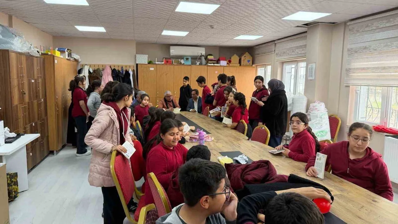 Cuma Karataş Adıyaman'da Öğrencilerle Buluştu: Söyleşi ve İmza Etkinlikleri