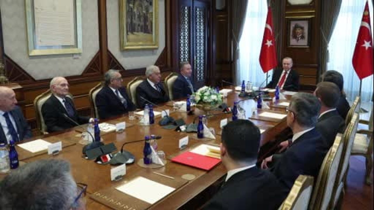 Cumhurbaşkanı Erdoğan, Türk Demokrasi Vakfı heyetini kabul etti