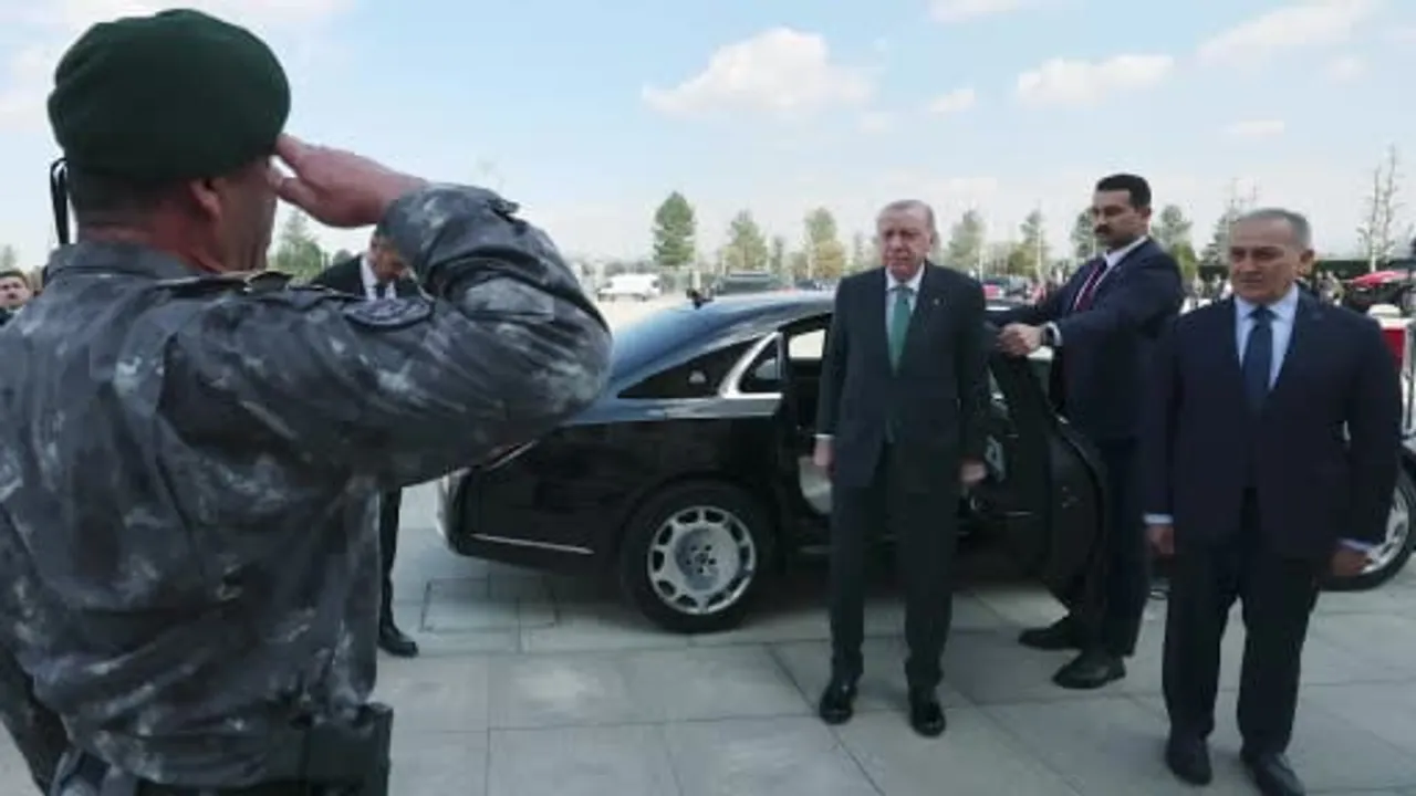 Cumhurbaşkanı Erdoğan, Türk Polis Teşkilatı’nın 181. kuruluş yıl dönümünü Cumhurbaşkanlığı koruma personeliyle kutladı