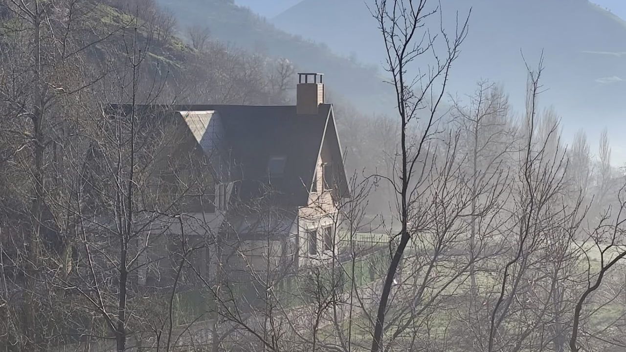 Çüngüş’te Elyos Mahallesi sisle kaplandı, cep telefonu görüntüleri seyrine doyumsuz manzara sundu