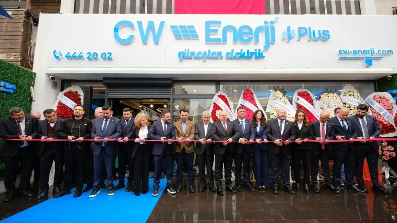 CW Enerji, İzmir'de Kendi Enerjisini Üreten 'Akıllı İzmir Plus Bayi'ni Hizmete Açtı