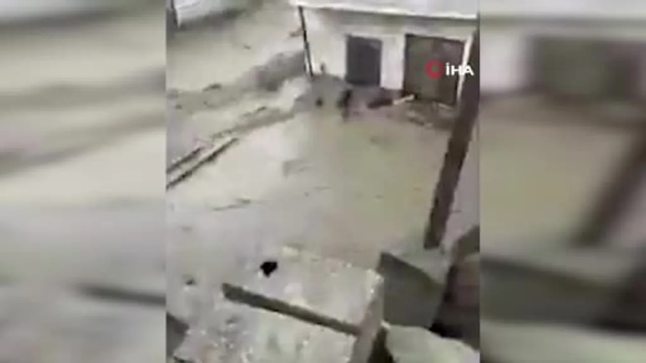 Dağıstan’da şiddetli yağışlar: Selde 6 kişi yaşamını yitirdi, binlerce ev sular altında