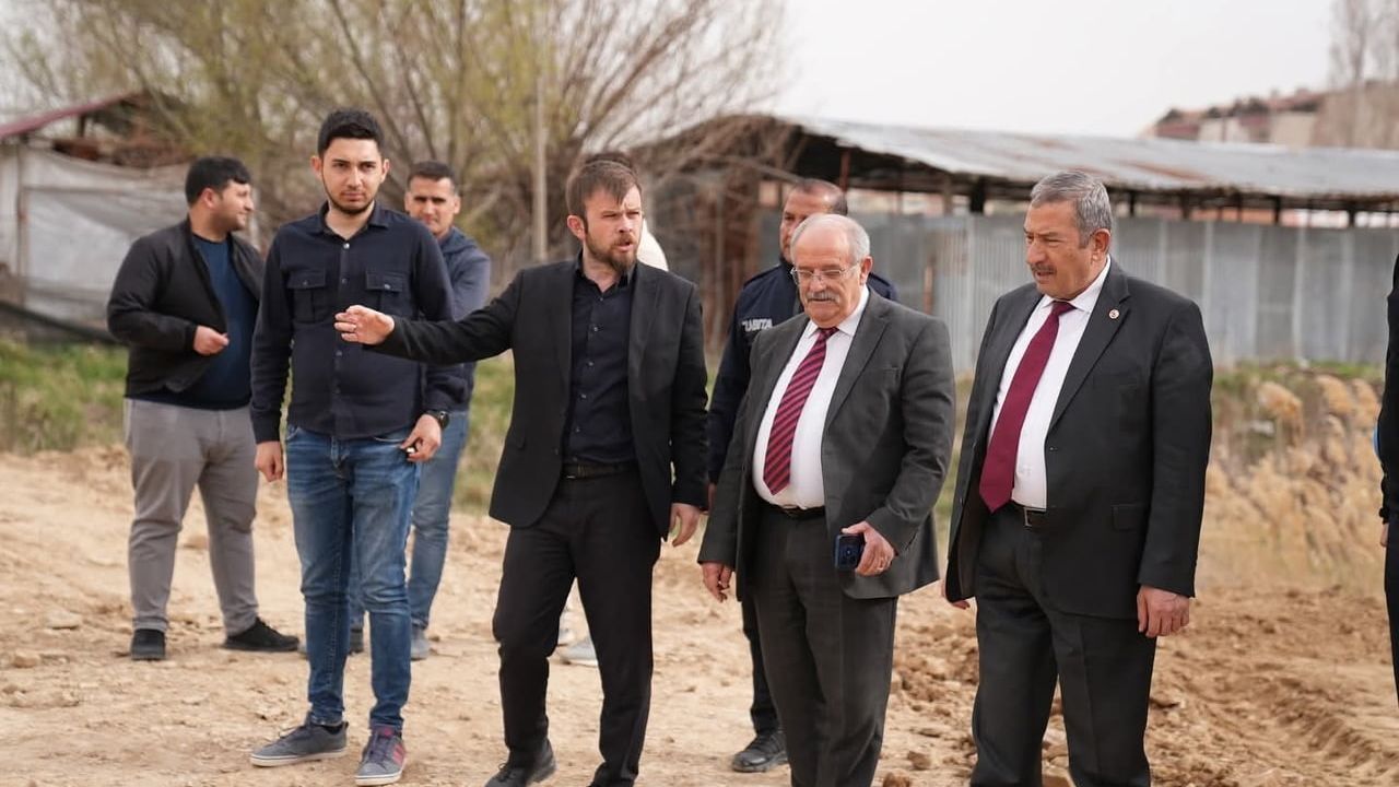 Darende’de İbrahimpaşa Mahallesi’nde yol yapım çalışmaları sürüyor